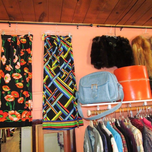 Meet your Posher, Joann. Vintage and Ready-to-wear - Picture 8 of 8